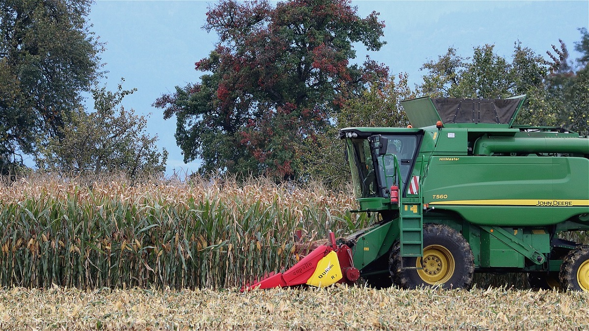 corn-harvest-4533420_1280|john deere 1|john deere 2|john deere 3|john deere 4|john deere 5|john deere 6